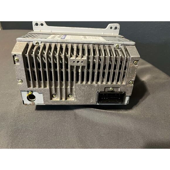 HYUNDAI Entourage KIA Sedona CD radio Player 961404D130 96140-4D130 not tested - Picture 7 of 7